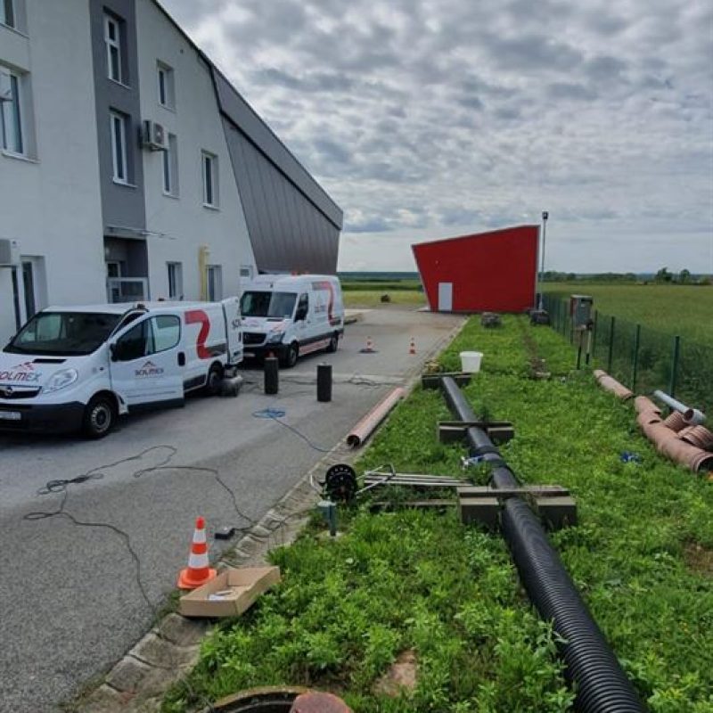 Mass Image Compressor Compressed this image. https://sourceforge.net/projects/icompress/ with Quality:80